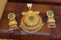 Stylish Gold Plated Pendant Set T2813