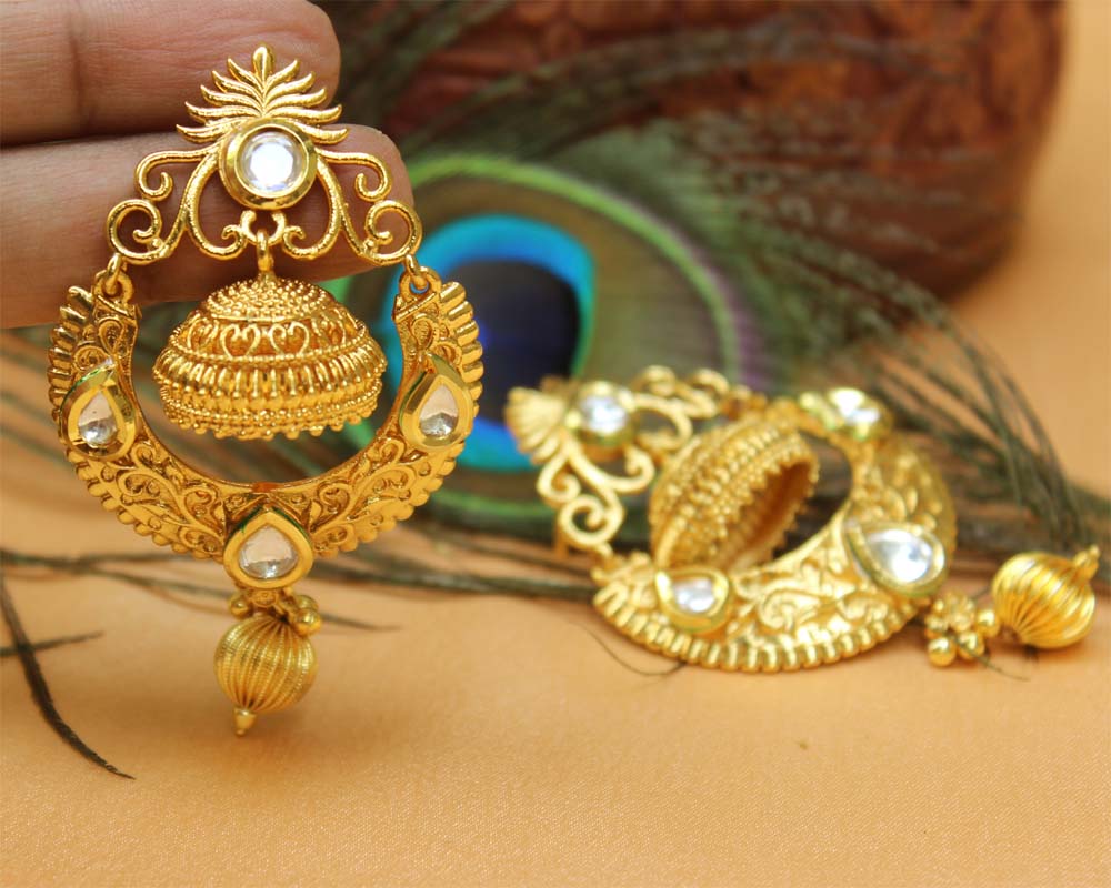 Gold Plated Stylish Jhumka Earrings T2517