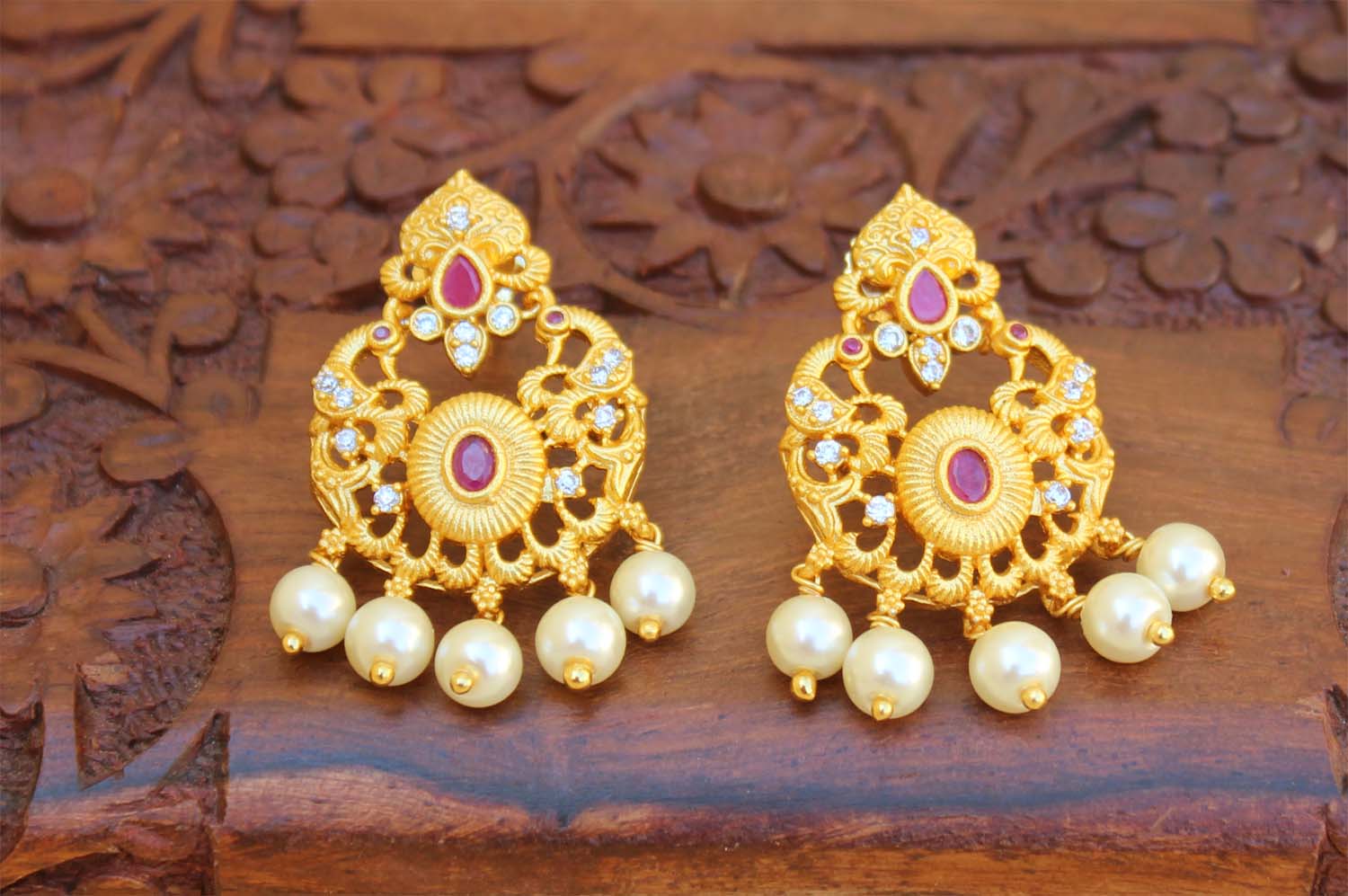 Matte Finish Peacock Pearl Stylish Earrings T2513