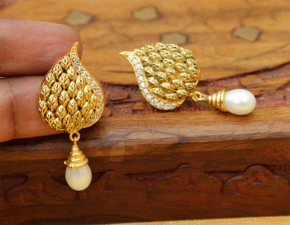 Gold Plated Stylish Stone Earrings T2429