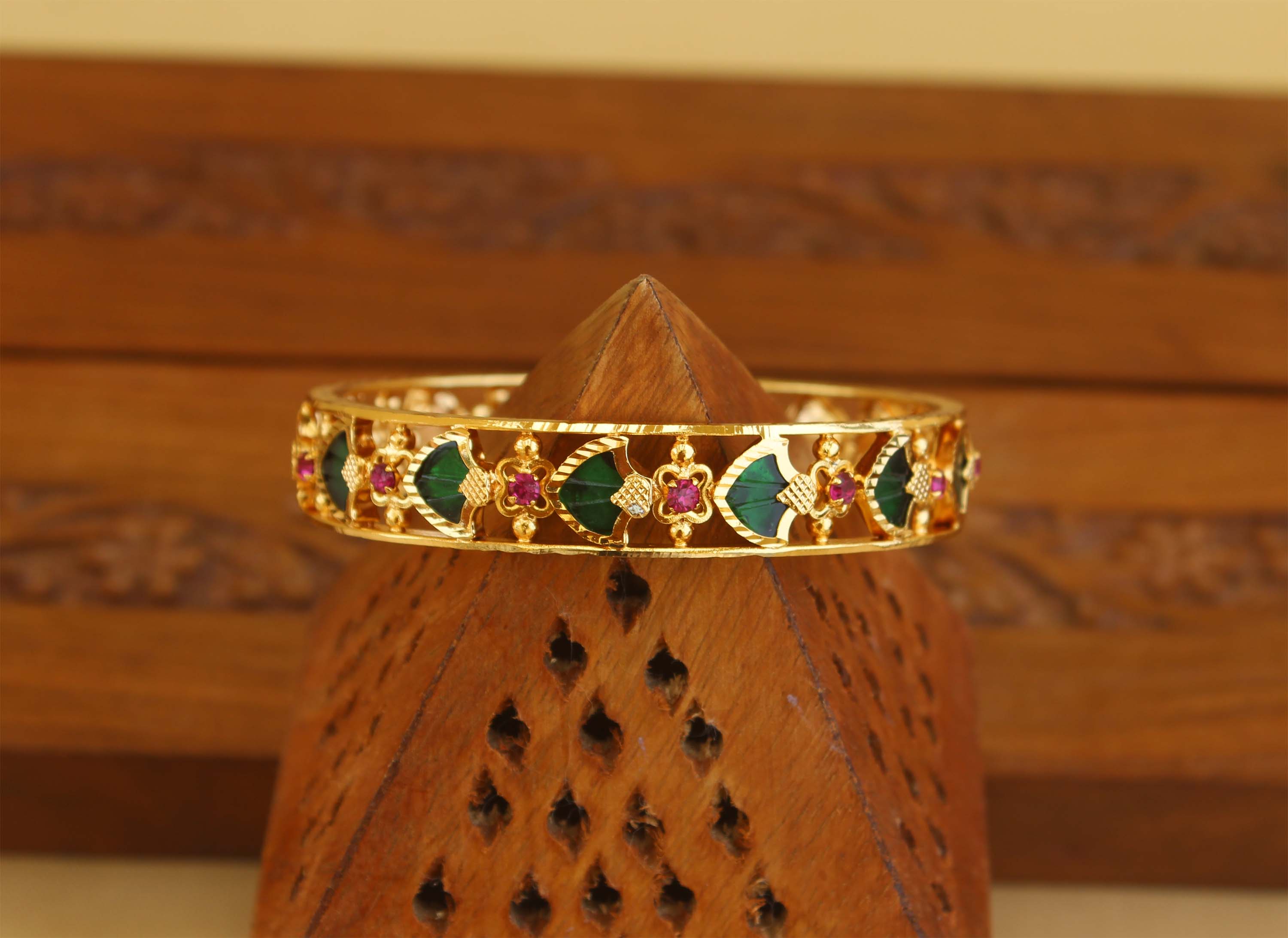 Kerala Traditional Gold Plated Palakka Bangle T2452