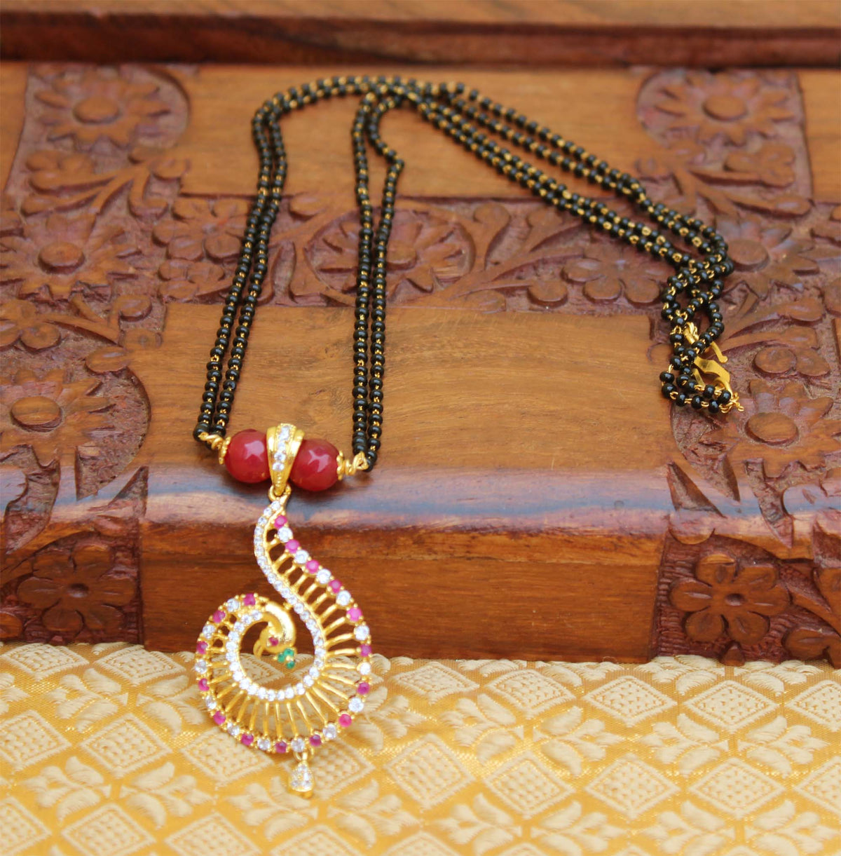 Peacock Black Beads Necklace T2346