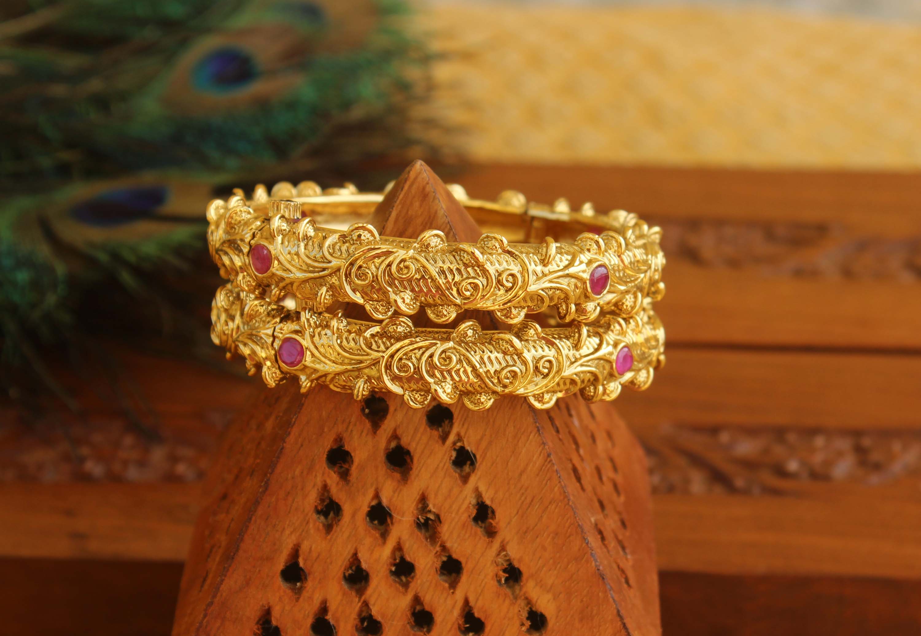 Antique Gold Ruby Stone Bangles T3039