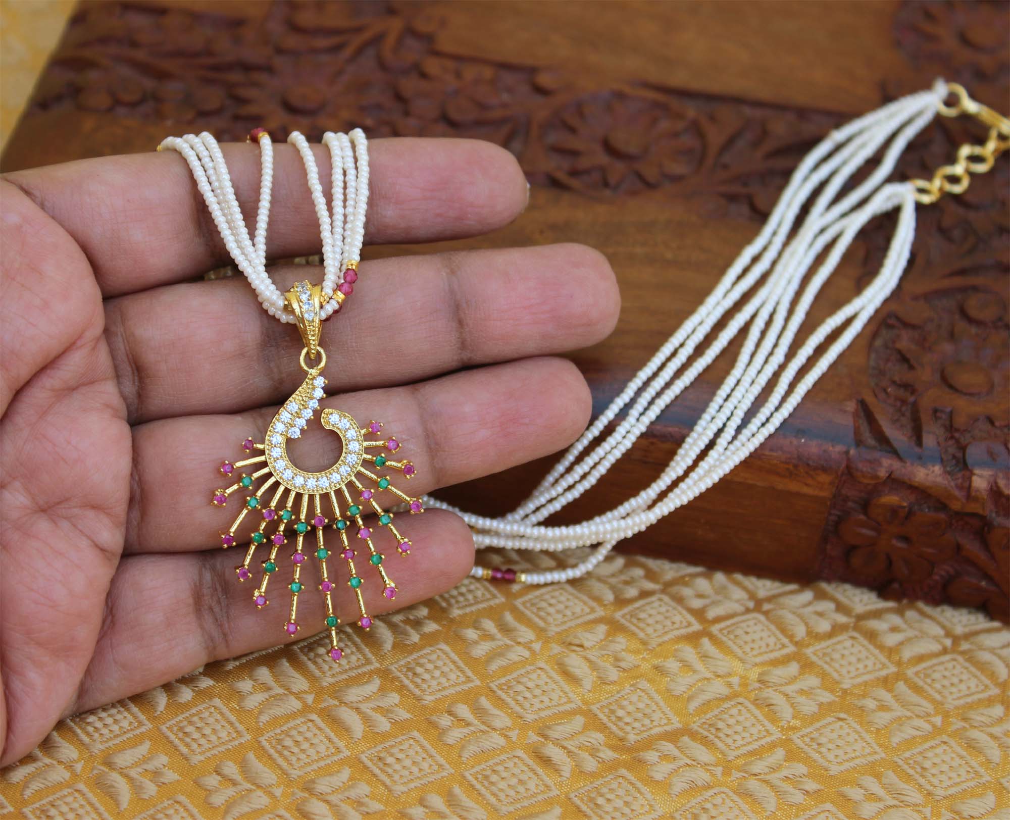 Stylish Pendant with Beads Necklace T2273