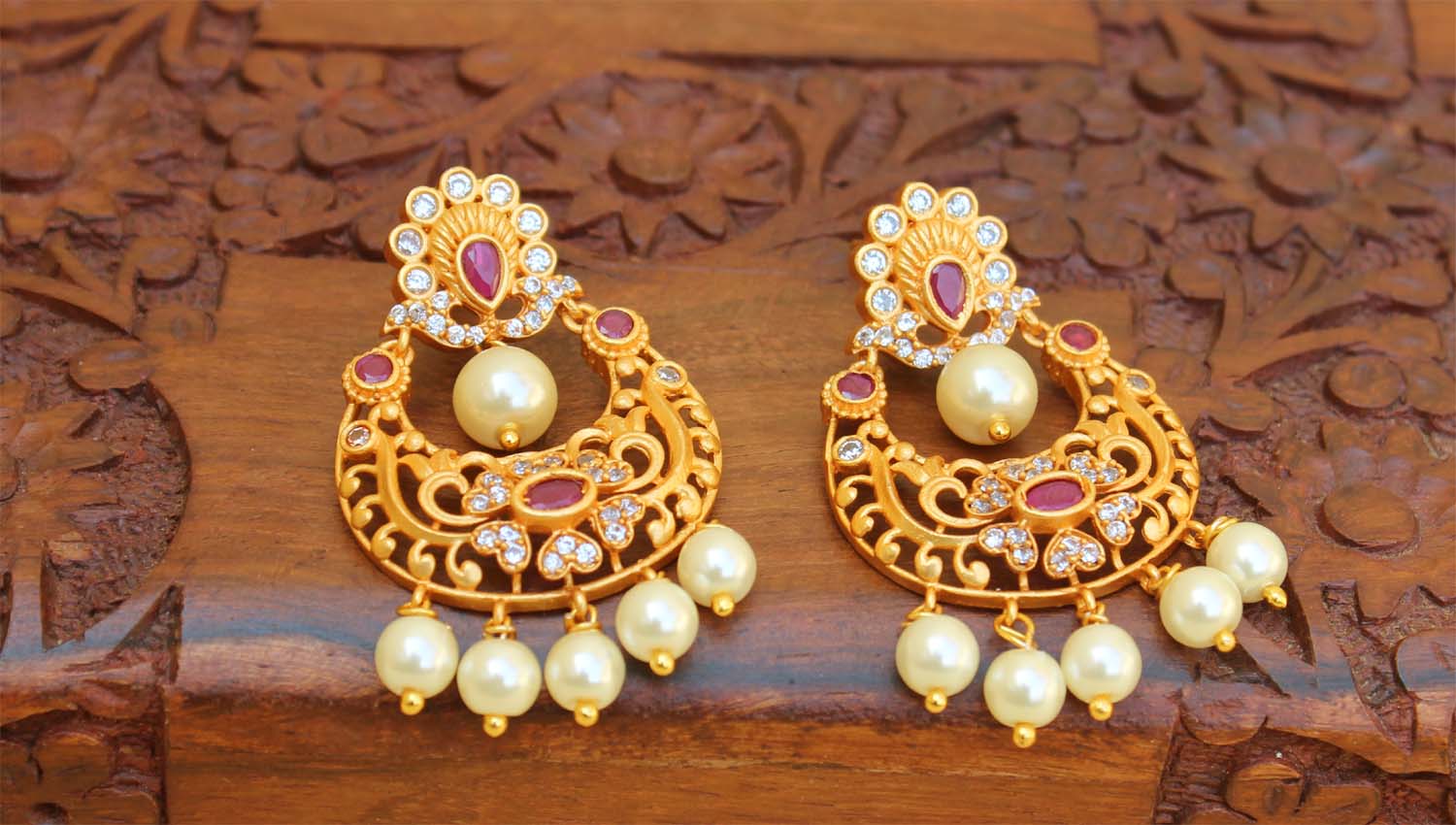 Matte Finish Stylish Earrings T2767