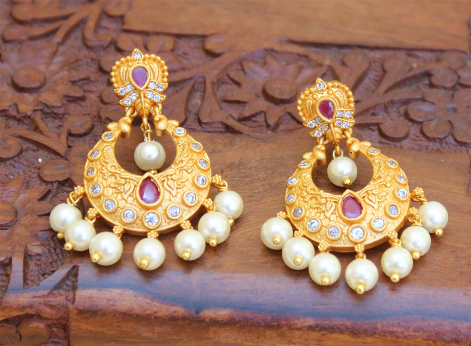 Matte Finish Pearl Stone Earrings T2773