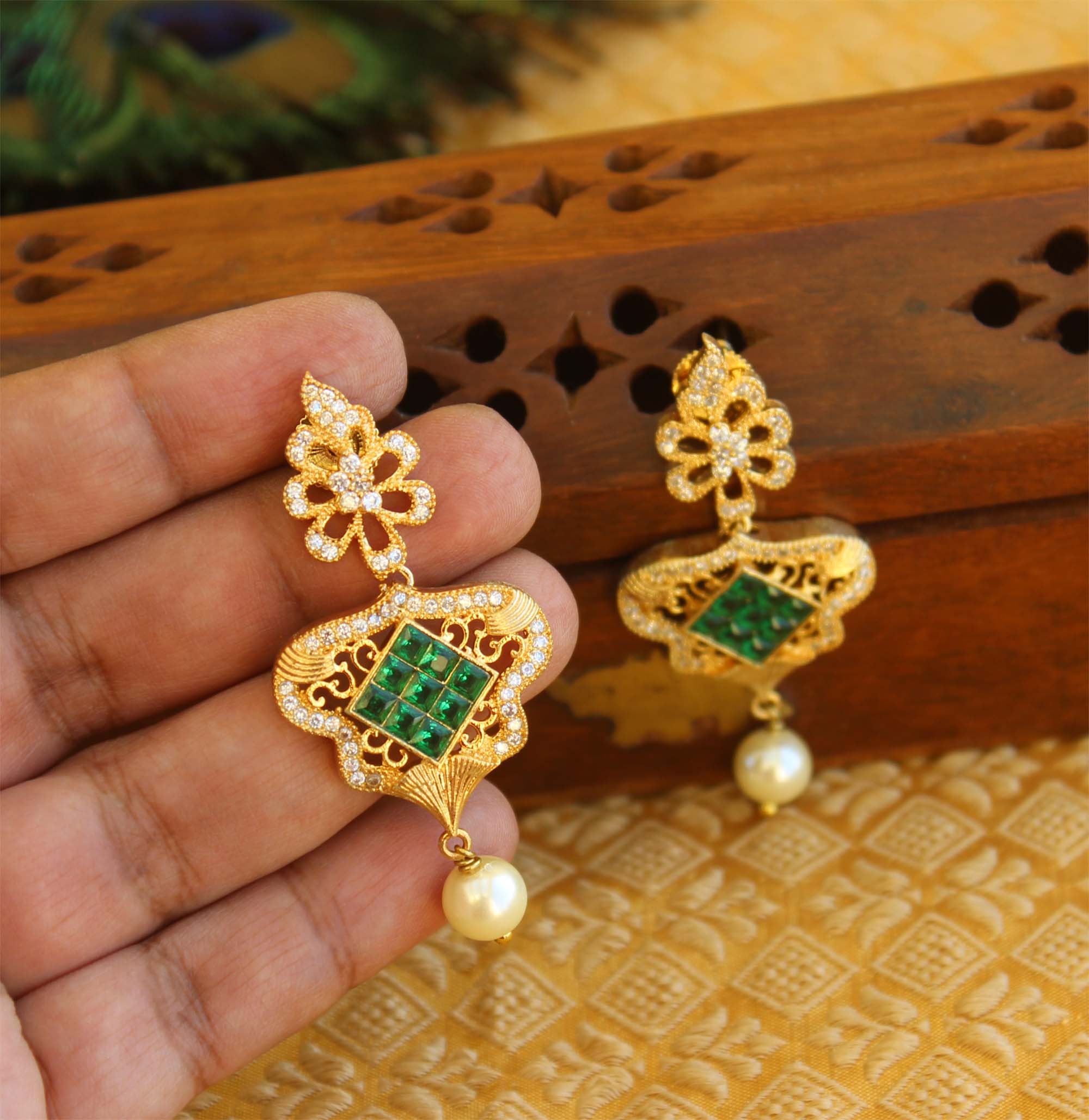 Gold Plated Stylish Earrings T2745