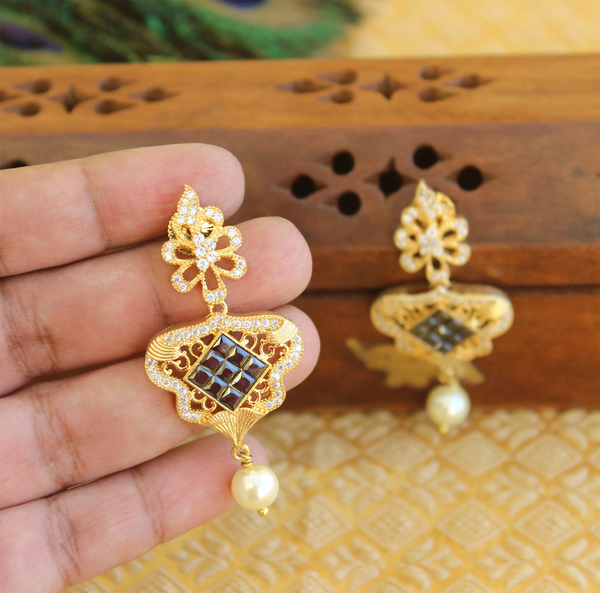 Gold Plated Stylish Earrings T2747