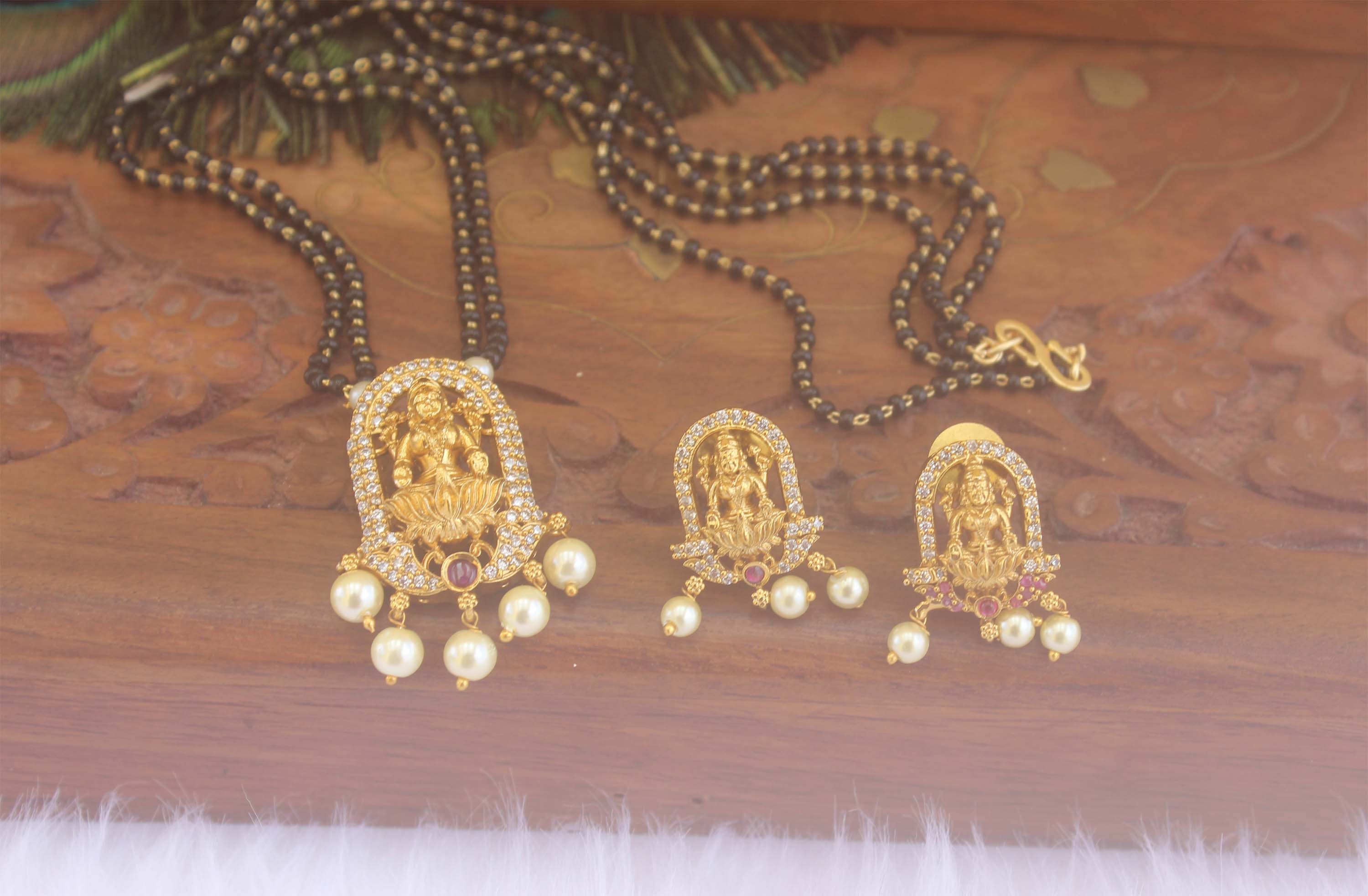 Temple Lakshmi Stone Black Beads Necklace Set T2199