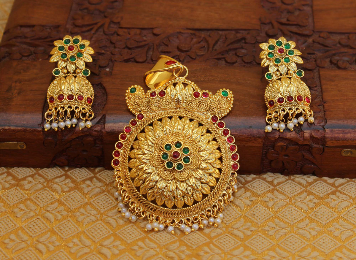 Stylish Gold Plated Pendant Set T2813