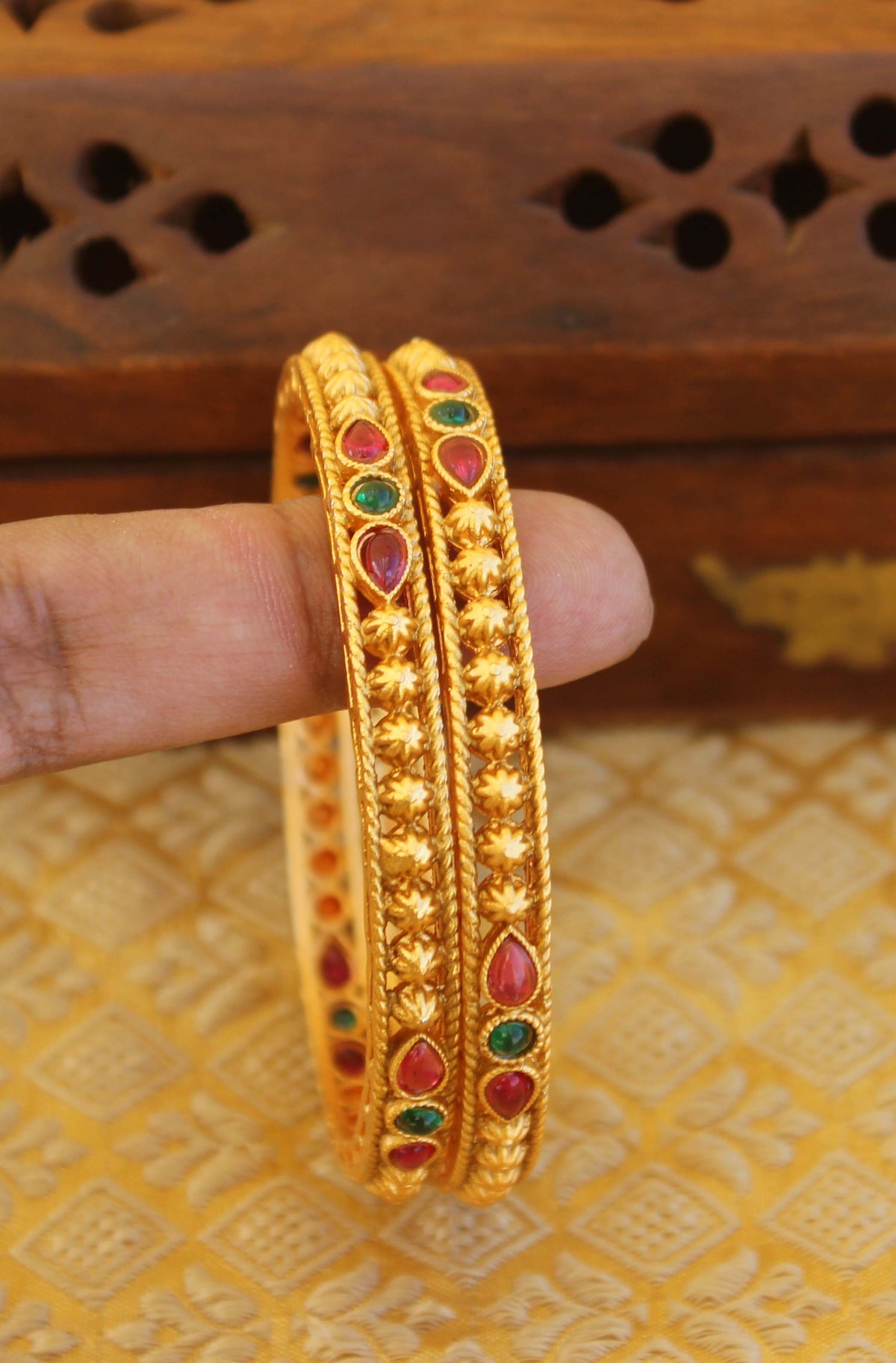 Matte Finish Kempu Stone Bangles T3015