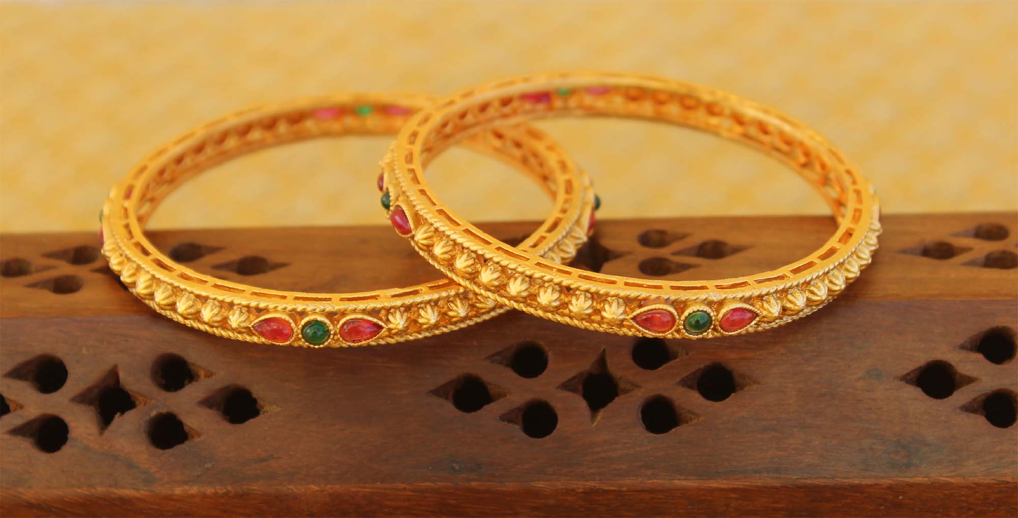 Matte Finish Kempu Stone Bangles T3015
